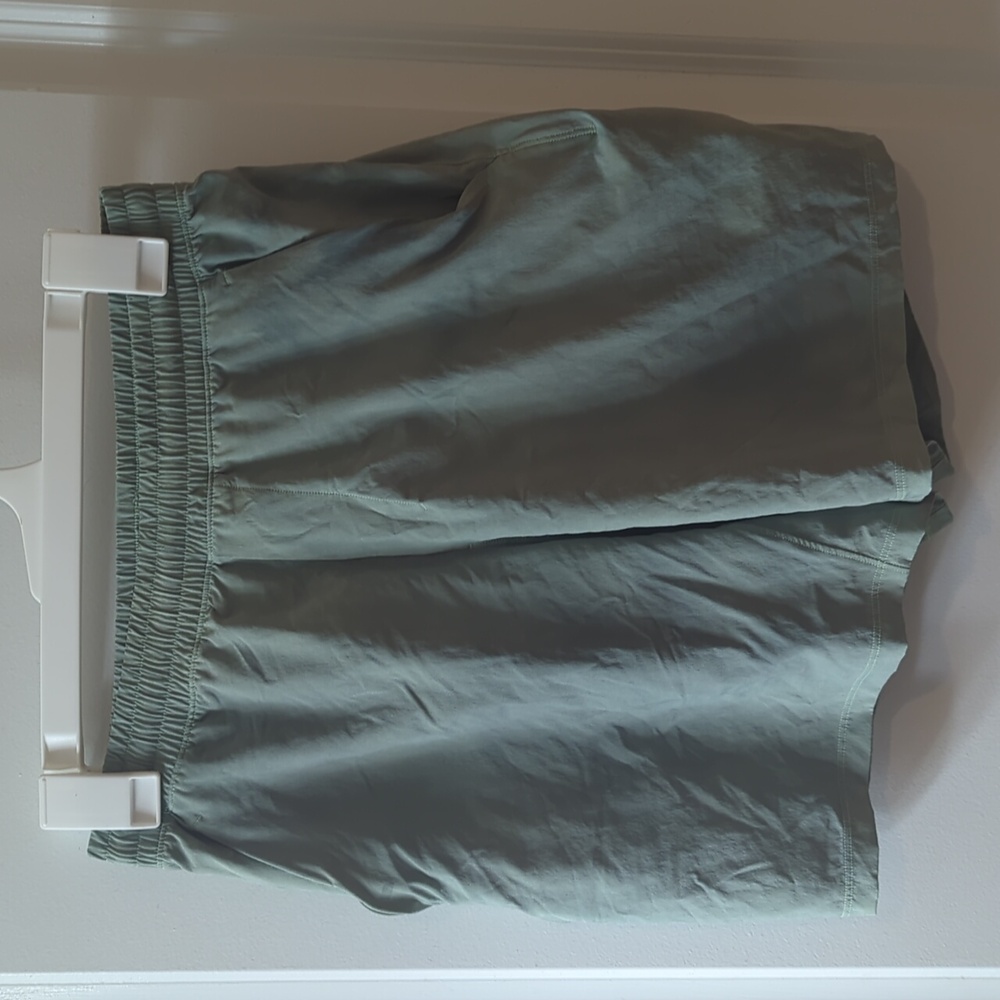 Lululemon pace breaker shorts read description